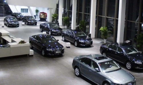 國內最大汽車經銷商賣地求生，店員工資數月未發，行業危機凸顯